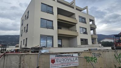 Kastel Stari lüks daire 77 m² geniş teras ve bahçe ile