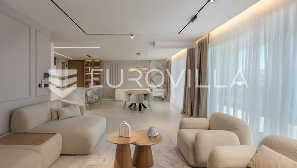 Opatija, lujoso apartamento de cuatro habitaciones con vista al mar, 142.87 m2