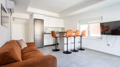 Rogoznica, Zecevo, huis met 4 appartementen en een souterrain, 366,81 m²