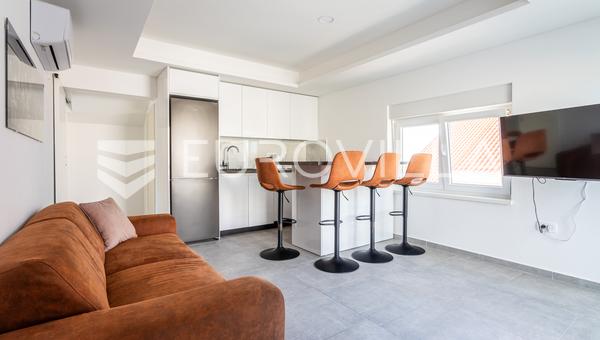 Rogoznica, Zecevo, 4 daireli ve bodrumlu ev, 366,81 m²