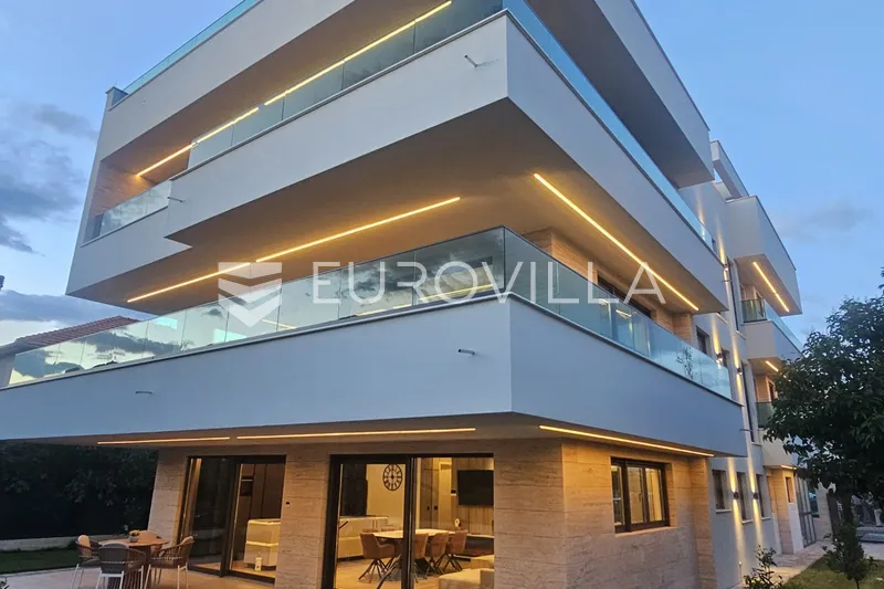 Zadar, Borik, Ekskluzivna novogradnja s privatnim krovnim bazenom 26