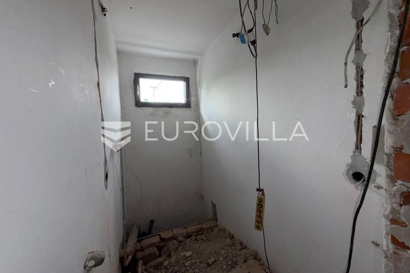 Dakovo, Ház több lakóegységgel és melléképületekkel - 17
