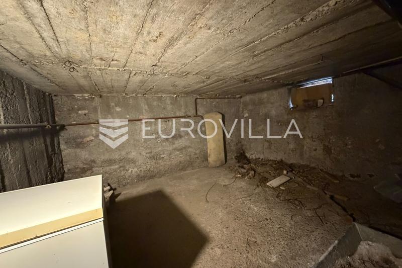 Dakovo, Ház több lakóegységgel és melléképületekkel - 12