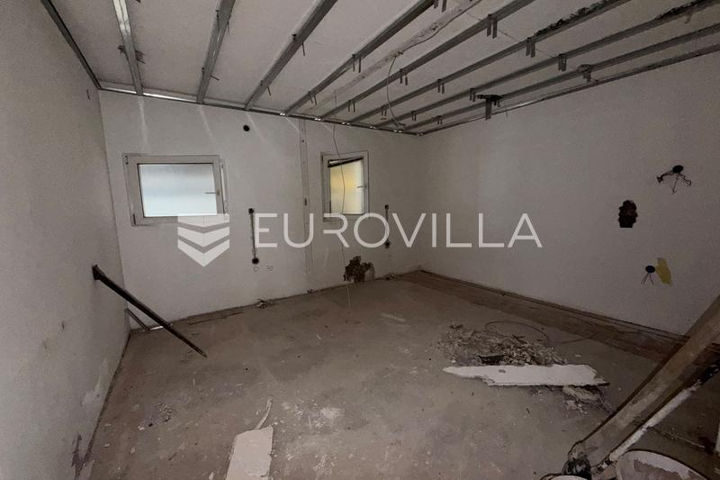 Dakovo, Ház több lakóegységgel és melléképületekkel - 16