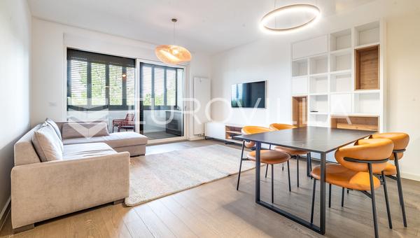 Zagreb, Heinzelova, VMD, trosoban stan i dva garažna mjesta 95 m²