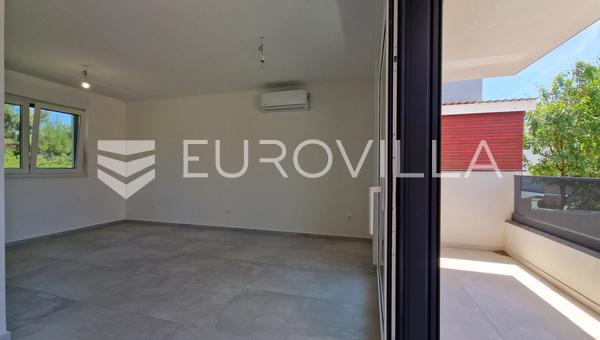 Ostrov Vir - Moderní jednopokojový byt v novostavbě, jižní strana ostrova