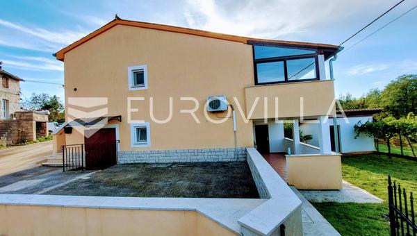 Istria, Motovun - hermosa casa con dos apartamentos y una taberna