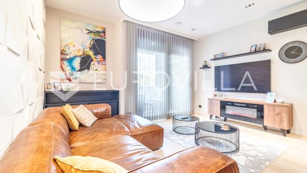 Zagreb, rue Strigina, appartement T1 de 58 m² et garage de 18 m²