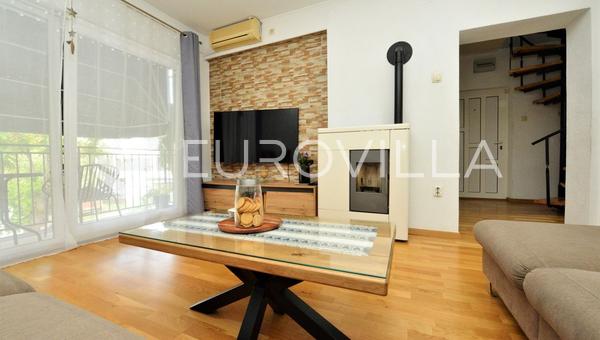 Zadar, Kolovare, trosoban, dvoetažni stan na izvrsnoj lokaciji blizu mora
