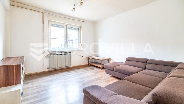 Zagreb, Gornja Dubrava, twee-onder-een-kapwoning met twee appartementen, 120 m²