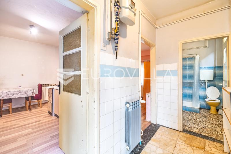 Zagreb, Gornja Dubrava, twee-onder-een-kapwoning met twee appartementen, 120 m² - 3