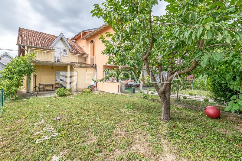 Zagreb, Gornja Dubrava, twee-onder-een-kapwoning met twee appartementen, 120 m² - 7