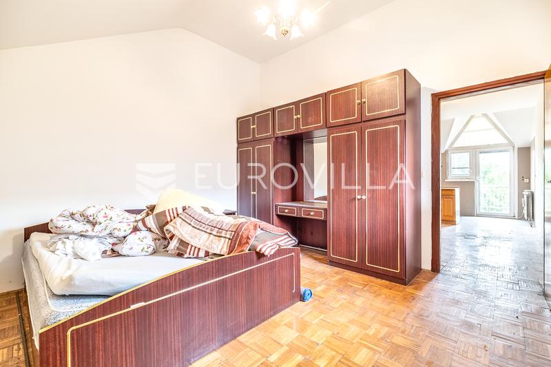 Zagreb, Gornja Dubrava, twee-onder-een-kapwoning met twee appartementen, 120 m² - 5
