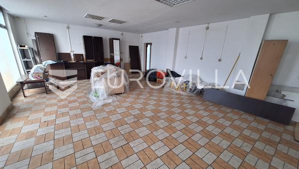 Karlovac, Luscic, poslovni prostor 52 m², odlična lokacija
