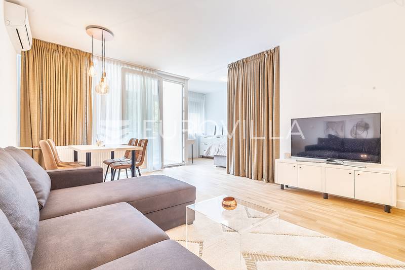 Zágráb, Britanski trg, stúdiólakás 50 m² loggiával, bérlés - 2