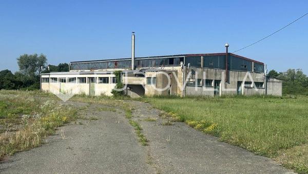 Staro Petrovo Selo - Erhvervsgrund 31.194 m² med et lager på 894 m².
