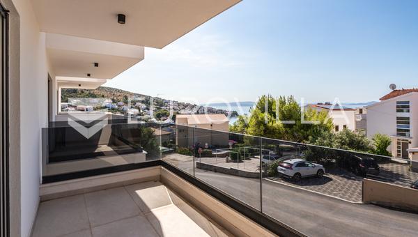 Čiovo, Okrug Gornji - dvojizbový apartmán s dvoma balkónmi a garážou