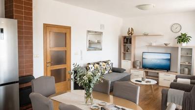 Kastel Novi, confortável apartamento de dois quartos no primeiro andar