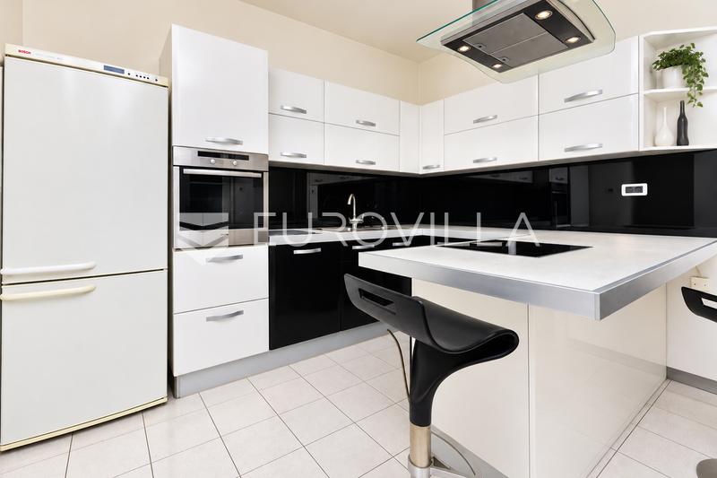 Rijeka, Pećine, prekrasan četverosoban gospodski stan 151 m², pogled na more - 8