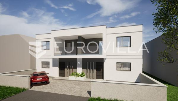 Slavonski Brod, Kolonija'da dört odalı, iki katlı, özel bahçeli daire, 162,63 m²