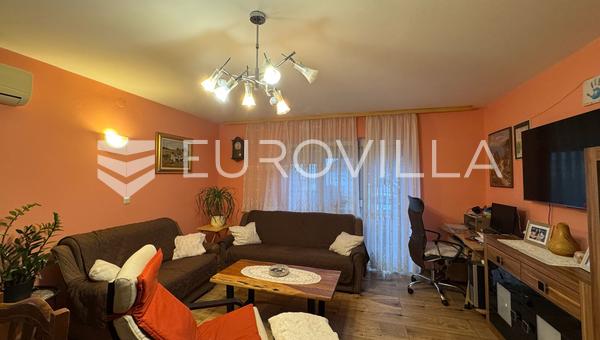 Kusevac, espaciosa casa residencial-comercial de dos plantas, 175 m²