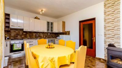 Trogir, apartamento de tres habitaciones para trabajadores de temporada