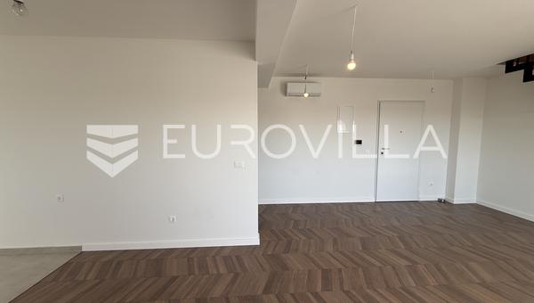 Kaštel Kambelovac, trojizbový byt pripravený na nasťahovanie vo výbornej lokalite