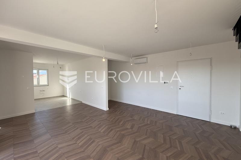Kaštel Kambelovac, trojizbový byt pripravený na nasťahovanie vo výbornej lokalite - 3