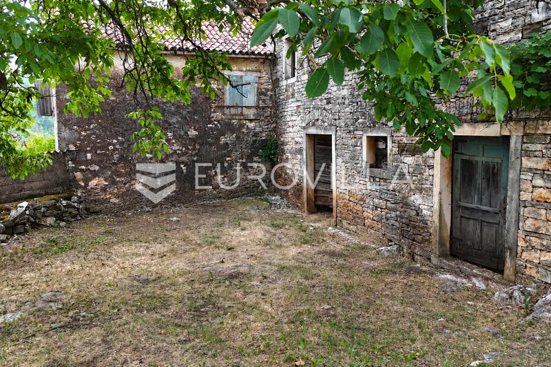 Istria, near Oprtalj - Authentic stone house with building land and outstanding potential - 8