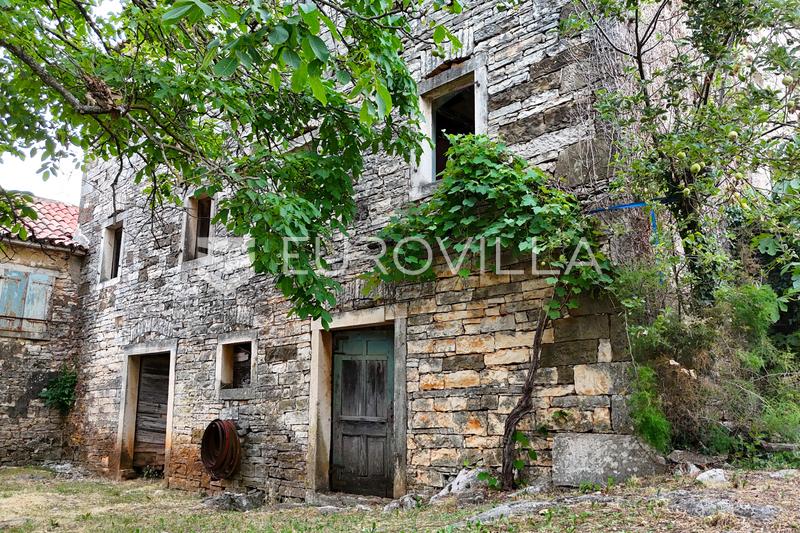 Istria, near Oprtalj - Authentic stone house with building land and outstanding potential - 5