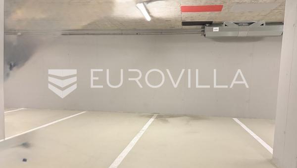Opatija, EDIFÍCIO NOVO, vaga de garagem