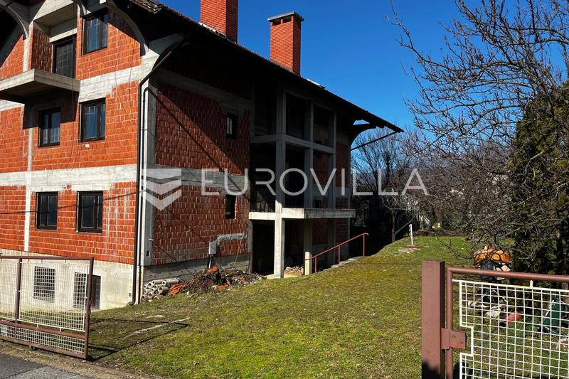 Zagreb, Srebrnjak, hus med tre lejligheder og garager, råbyggeri - 6