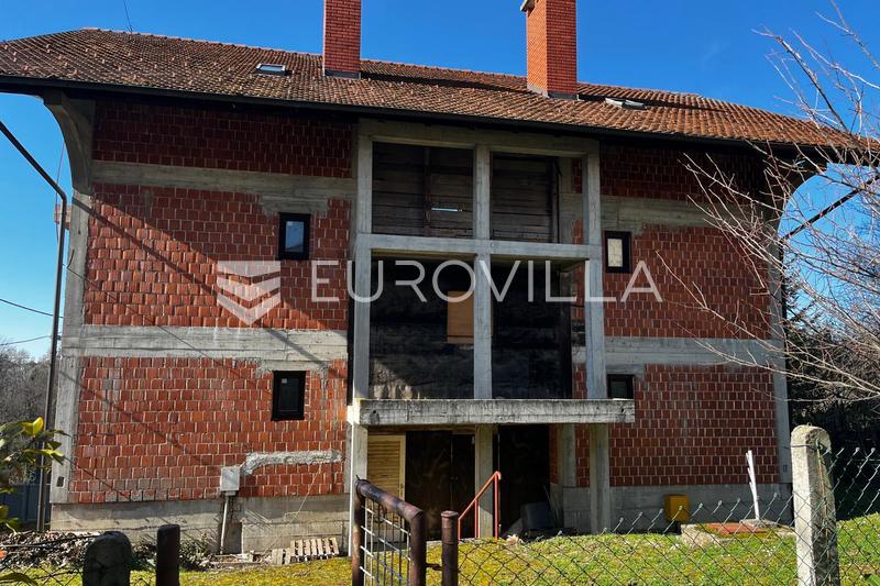 Zagreb, Srebrnjak, hus med tre lejligheder og garager, råbyggeri - 7