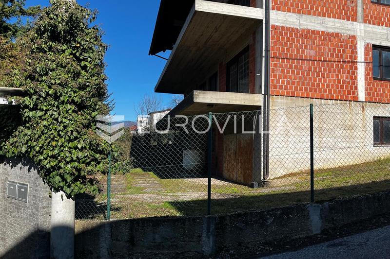 Zagreb, Srebrnjak, hus med tre lejligheder og garager, råbyggeri - 4