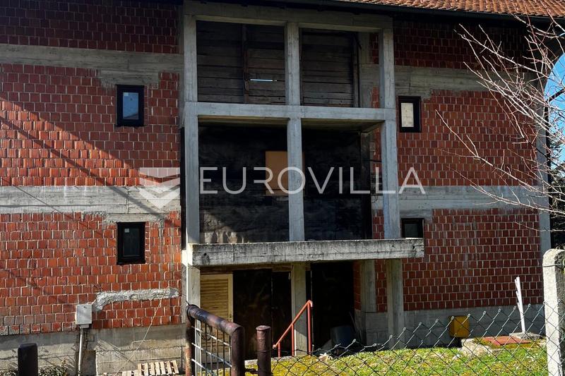 Zagreb, Srebrnjak, hus med tre lejligheder og garager, råbyggeri - 3