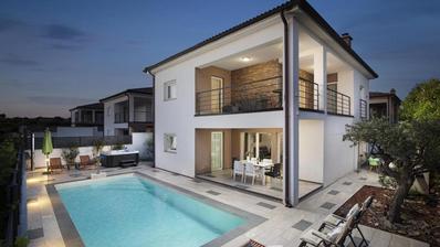 Istria, Vodnjan, house with a pool, Jacuzzi, and parking for long-term rent