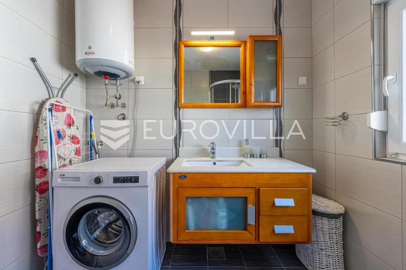 Istra, Vodnjan, kuća s bazenom, jacuzzijem i parkingom za dugoročan najam - 31