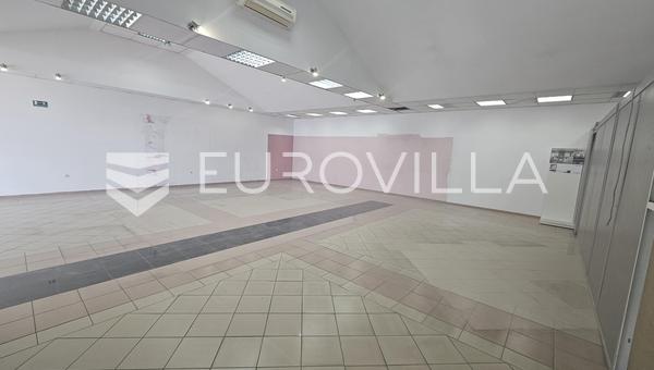 Osijek, Zona Industrial de Cepinska, PARA ALUGAR, Showroom e espaço de armazenamento