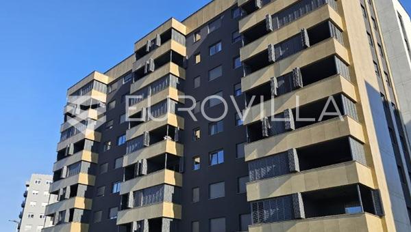 Zagreb, Heinzelova VMD, četverosoban stan 102 m² s loggiom i parkingom