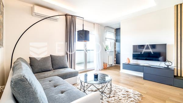Zagreb, Zapruđe, luksuzan trosoban stan s loggiom i garažom, 59 m²