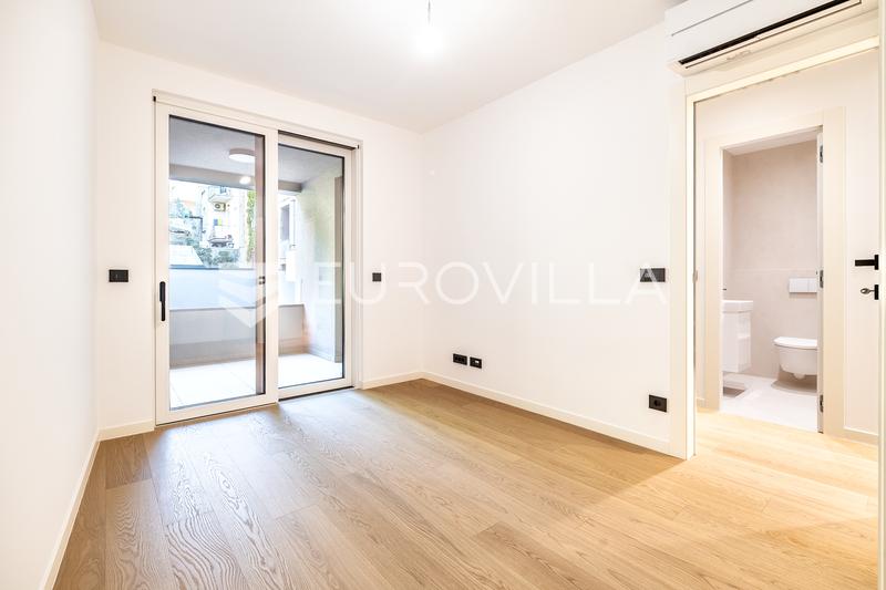 Langov Trg, luxury new building, four-bedroom apartment, two garage parking spaces, view of the Cath - 9