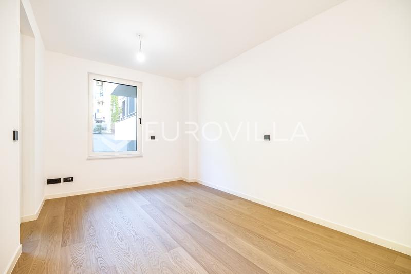 Langov Trg, luxury new building, four-bedroom apartment, two garage parking spaces, view of the Cath - 10
