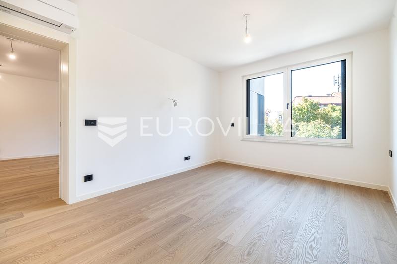 Langov Trg, luxury new building, four-bedroom apartment, two garage parking spaces, view of the Cath - 7