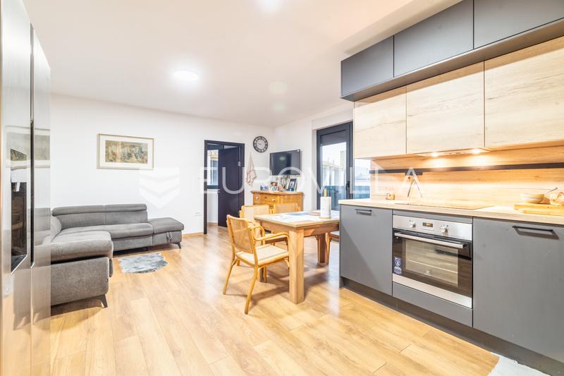 Zaprešić, Centar, moderan trosoban stan 61 m² u novogradnji