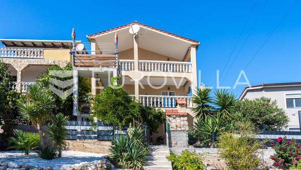 Vinišće, samostojeća apartmanska kuća ukupne površine 259 m2