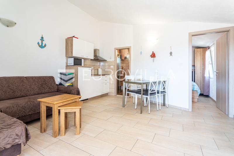 Vinišće, samostojeća apartmanska kuća ukupne površine 259 m2