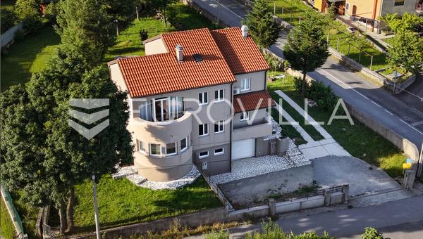 Viskovo, Marcelji, tilava perheasunto kahdella huoneistolla, 300 m², suurella 1 137 m²:n tontilla