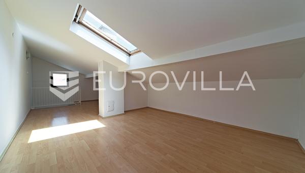 Osijek, Gornji grad - Yeni tadilatlı dubleks daire 80 m²