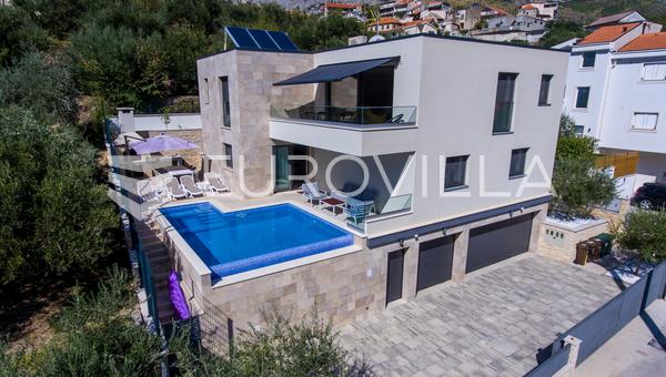 Split, Žrnovnica, vila s bazenom na mirnoj lokaciji