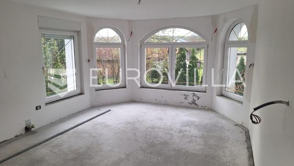 Karlovac, Tuşiloviç, 420 m2 ev, 3 daire